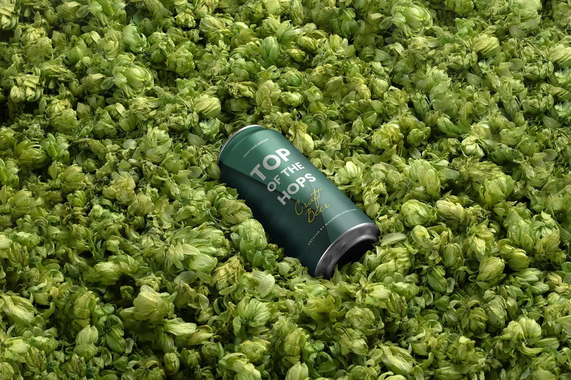 Mockup canette biere lit houblon