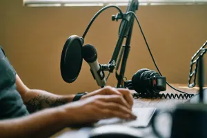 12 podcasts tech français à écouter absolument en 2024