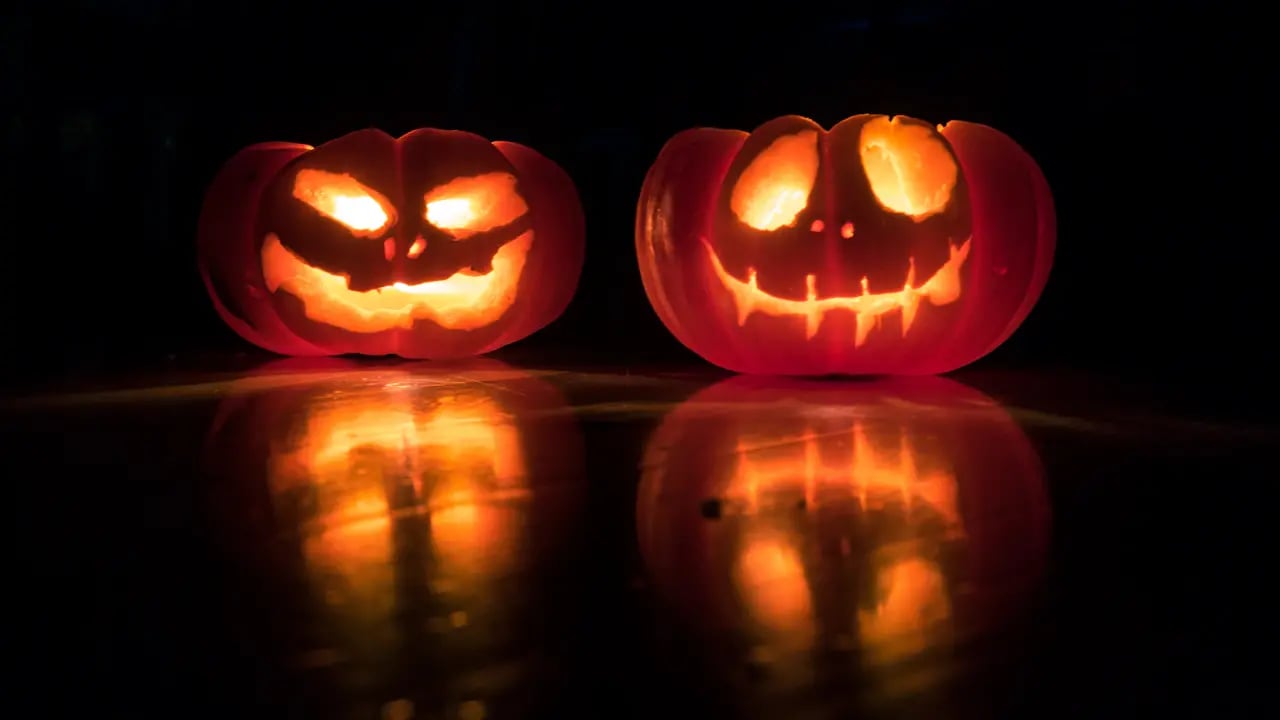 Fond d’écran Halloween PC : duo de citrouilles lumineuses