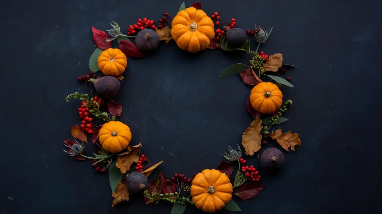 Fond d’écran automne PC : couronne de mini-citrouilles