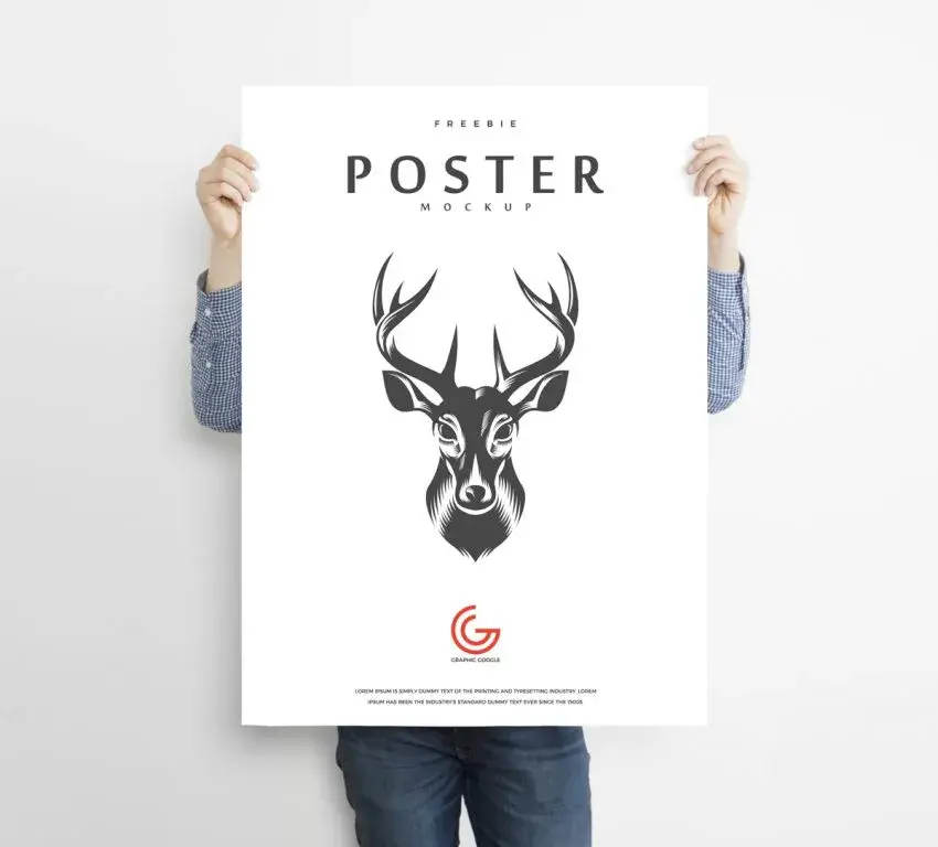 Free man holding poster mockup p