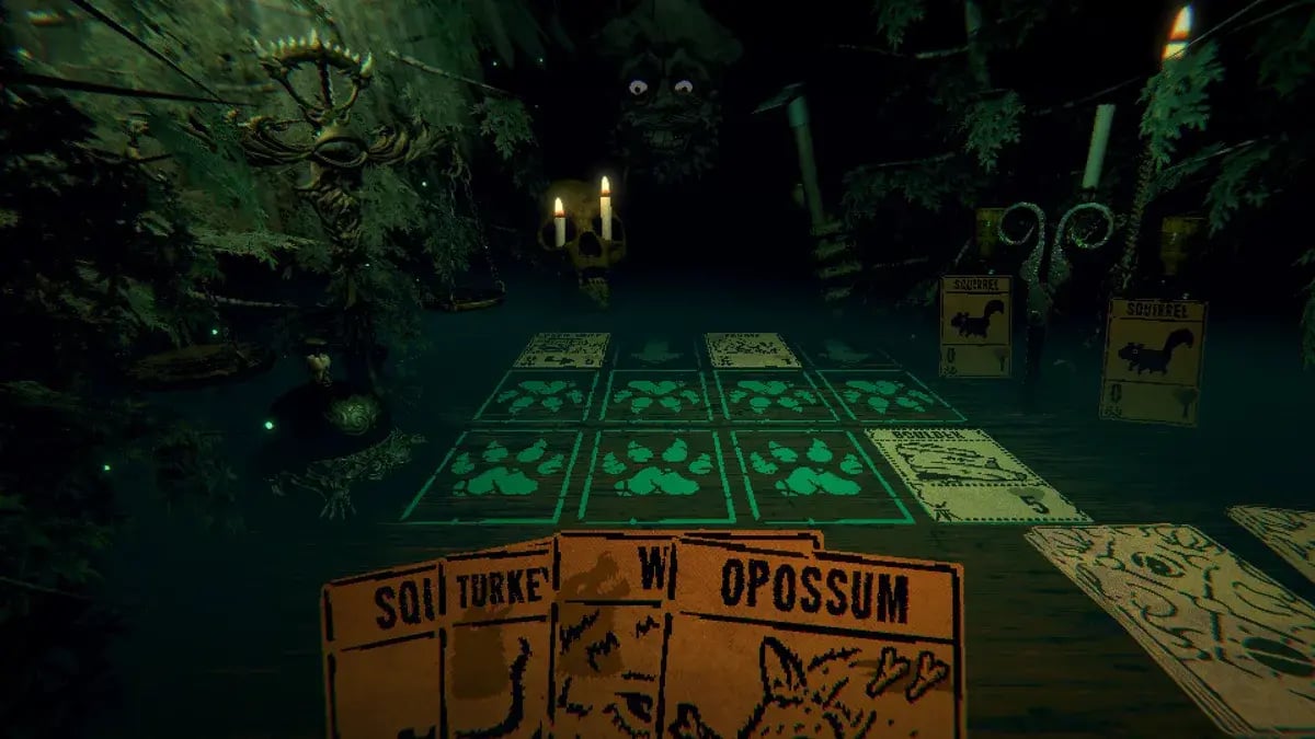 Inscryption : table de jeu éclairée à la bougie avec des cartes à l’effigie d’animaux